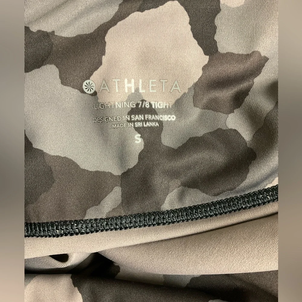 Athleta Lightning Camo 7/8 Tights Sz Sm